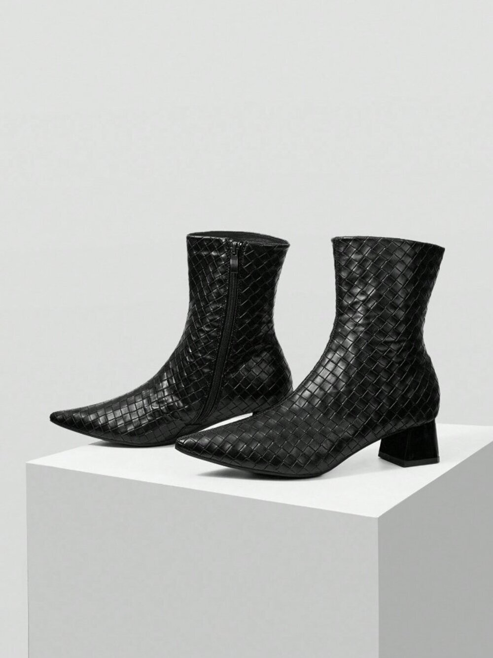 Black Glamorous Women's Low Chunky Heel Pointed Toe Plus Size Ankle Boots - Picture 4 of 7